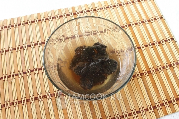 Залить чернослив кипятком