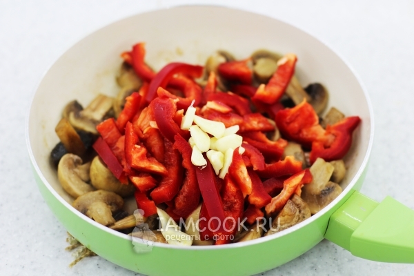 Добавить сладкий перец