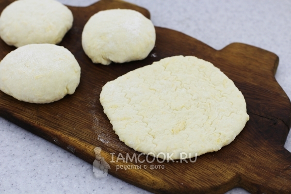 Лепешки из сырного теста
