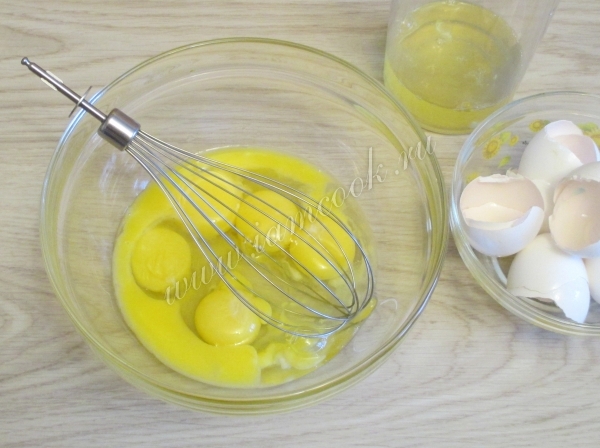 Яйца размешать