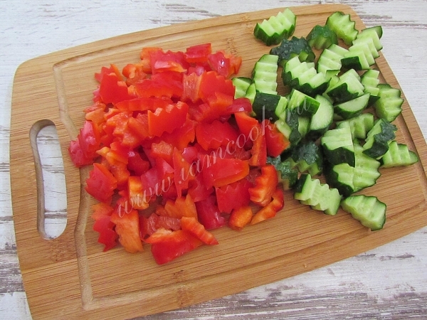 Огурцы и помидоры