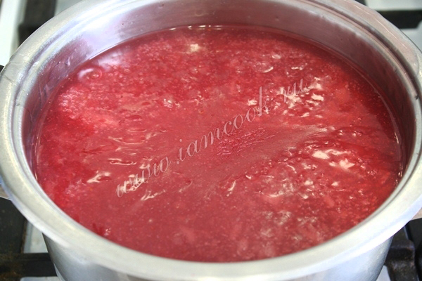 Варим клюквенный кисель