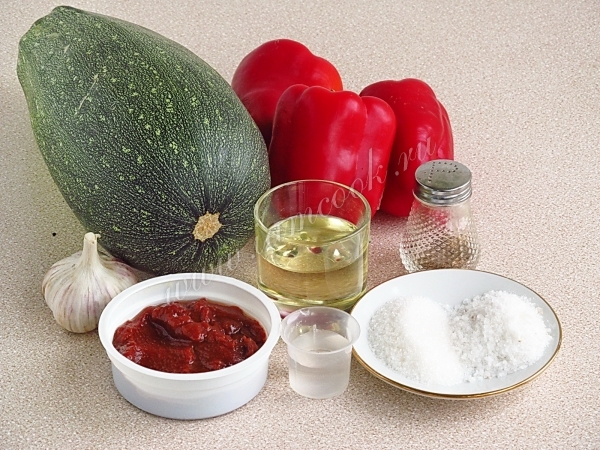 Ингредиенты для закуски из кабачков и перца