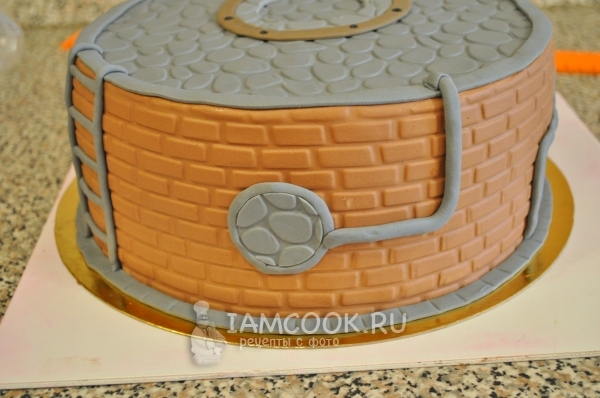 Оформить торт лестницей и люком