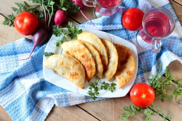 Чебуреки с грибами и сыром