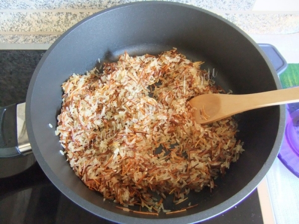 Добавить в обжарку рис