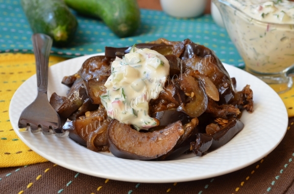 Баклажаны жаренные с луком