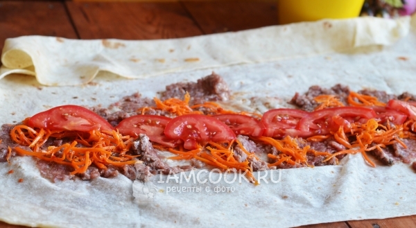 Положить помидор