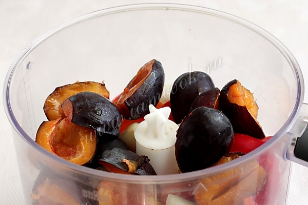 Добавить сливы в блендер