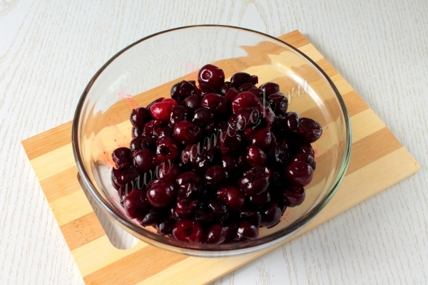 Вишня свежая