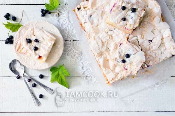 Фото пирога с черной смородиной