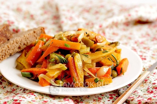 Фото салата из тушеной моркови