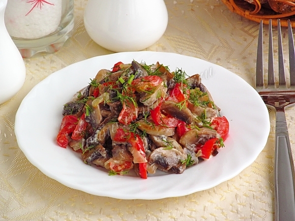 Салат с шампиньонами и сладким перцем, рецепт