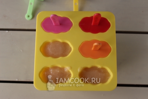 Перелить массу в формочки