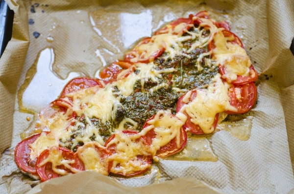 Запекаем рыбу под овощной шубой