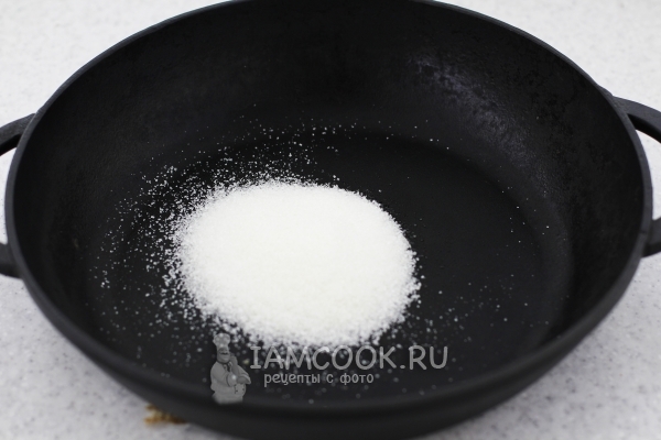 Сахар на сковороде