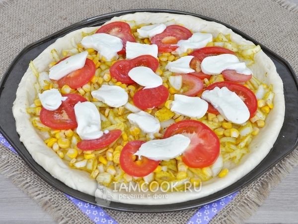 Положить сыр на помидоры