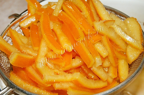 С корок стекает сироп