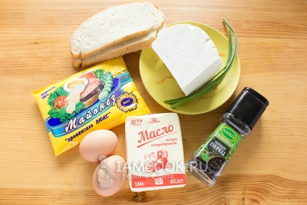 Ингредиенты для бутербродов с яичницей-болтуньей