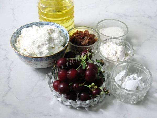Ингредиенты для сырников с изюмом