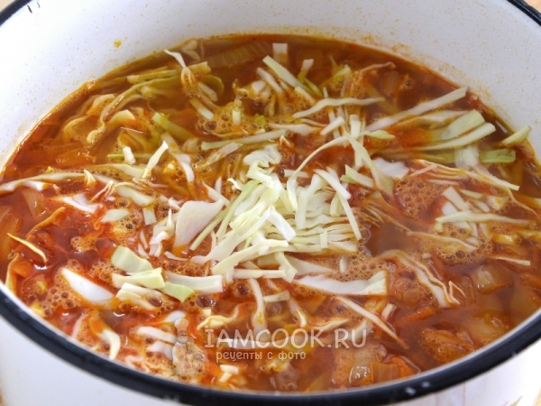 Добавить капусту и картофель