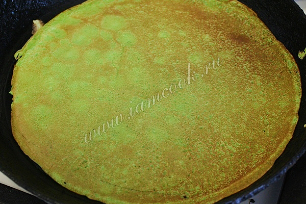 Блины на молоке со шпинатом