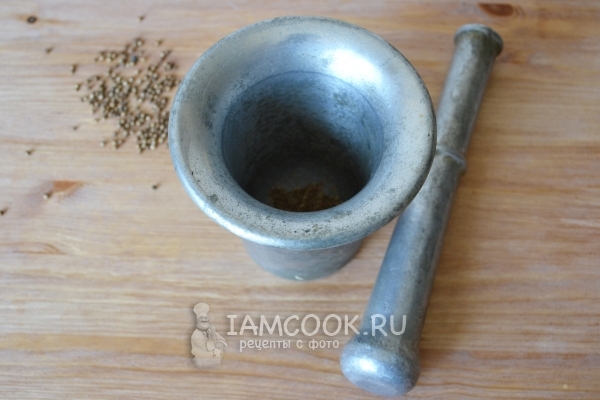 Измельчить специи в ступке