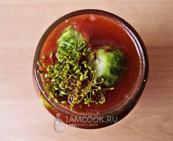 Залить огурцы маринадом