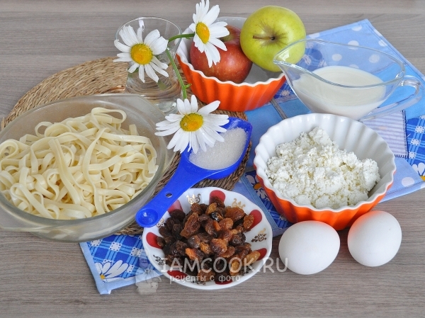 Ингредиенты для «Детского» лапшевника с яблоком и изюмом