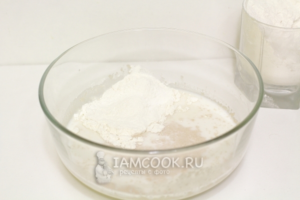 Всыпать муку