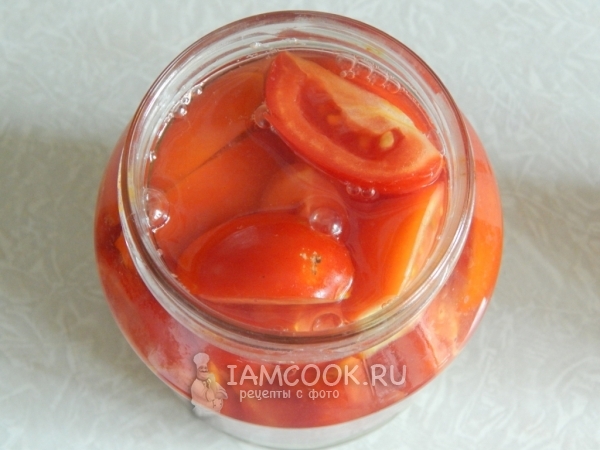 Влить маринад в банку