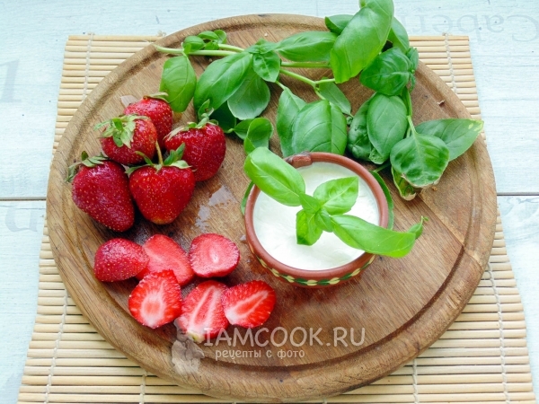 Помыть клубнику и базилик
