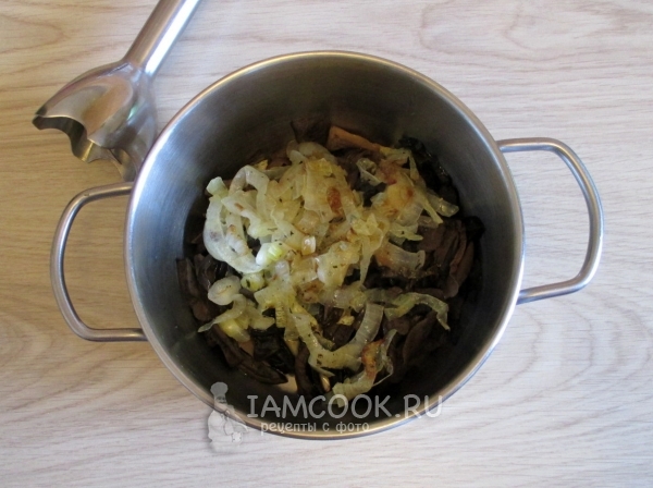 Соединить грибы и лук