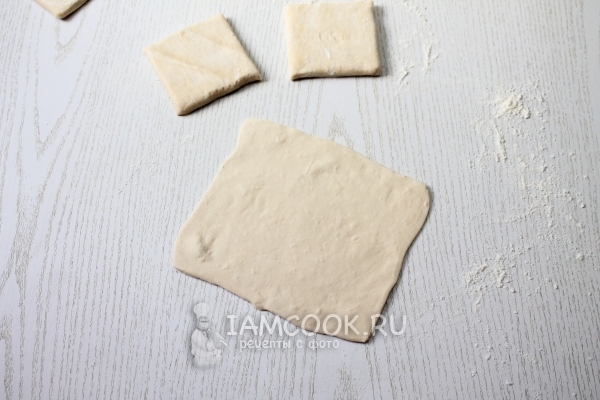 Раскатать кусочек теста