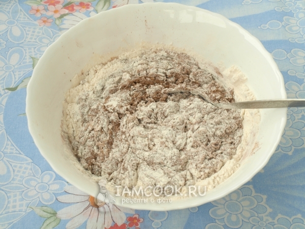 Добавить муку, какао и разрыхлитель