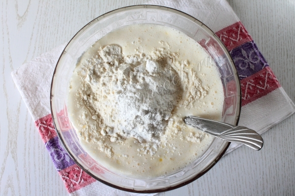 Добавить муку