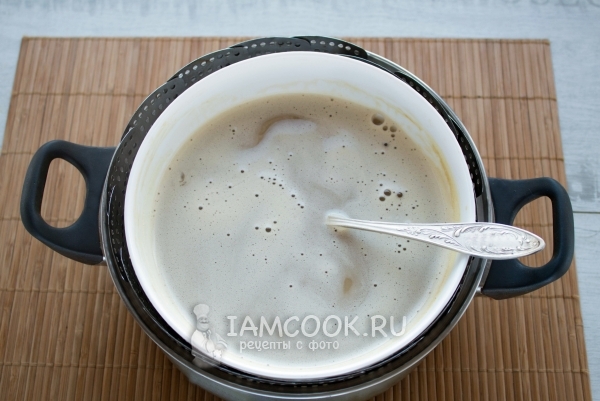 Нагреть кофейную смесь и влить желатин
