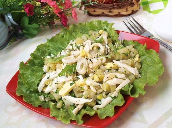 Рецепт салата из консервированных кальмаров