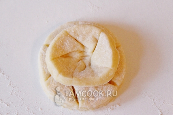 Цветочек из теста