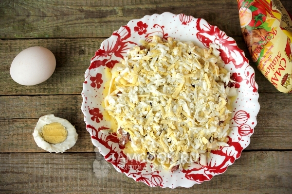 Стой из яиц