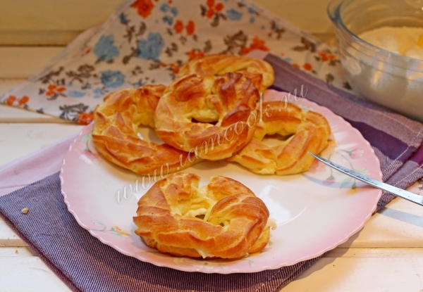 Начинить кольца творожной начинкой