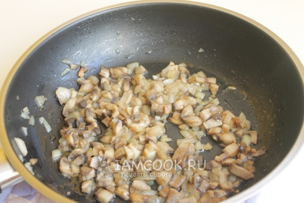 Обжарка грибов с луком