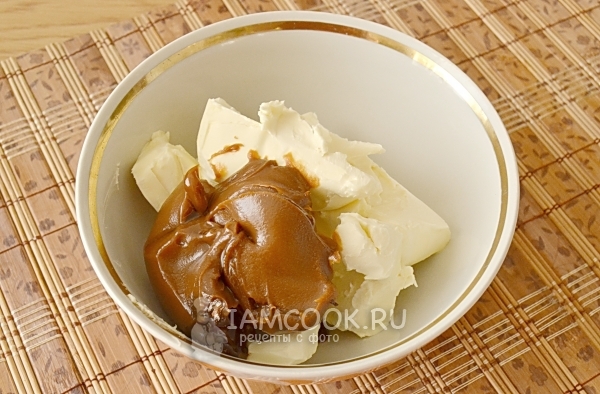 Положить сгущенку