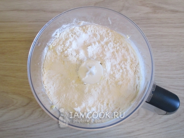 Всыпать муку