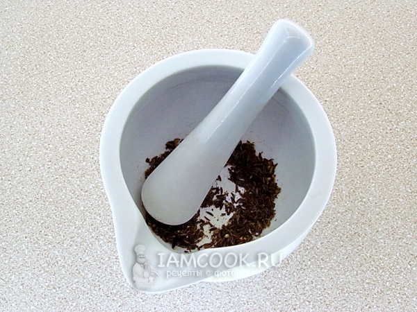 Растереть пряности в ступке