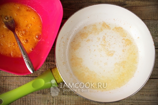 Взболтать яйца