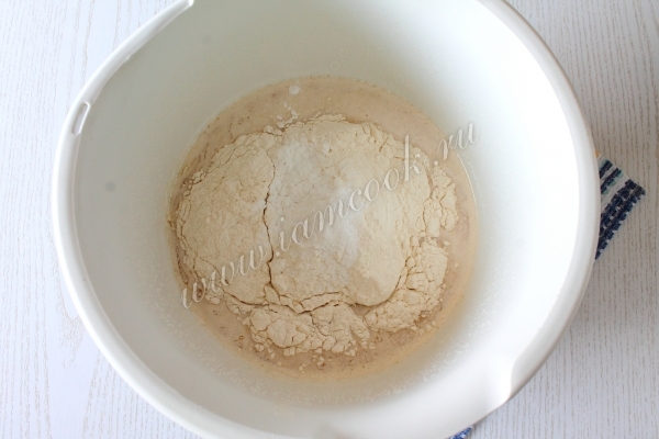 Добавить муку