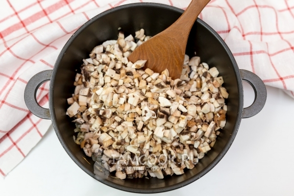 Обжарка грибов с луком