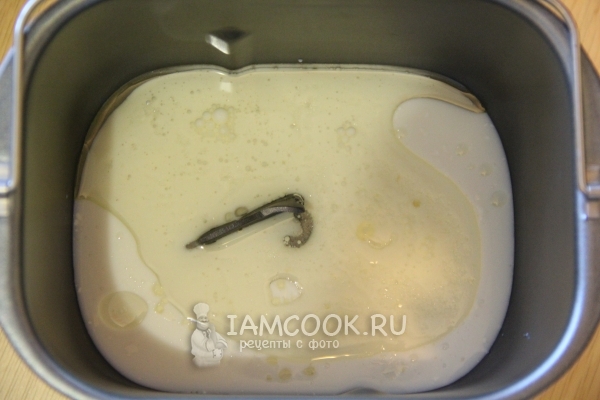 Влить простоквашу и масло