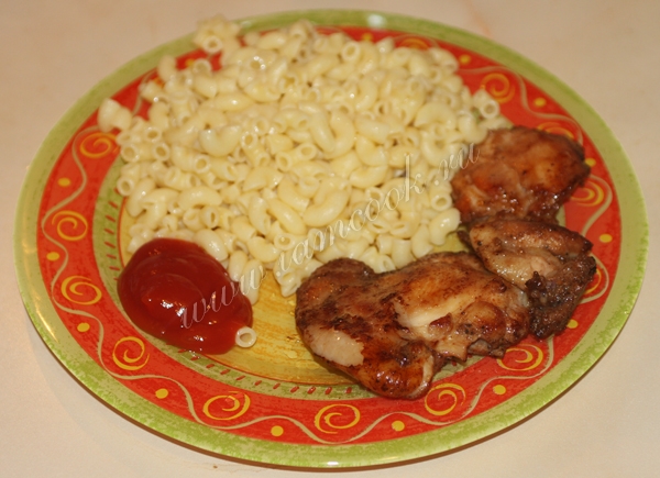 куриные отбивные с макаронами